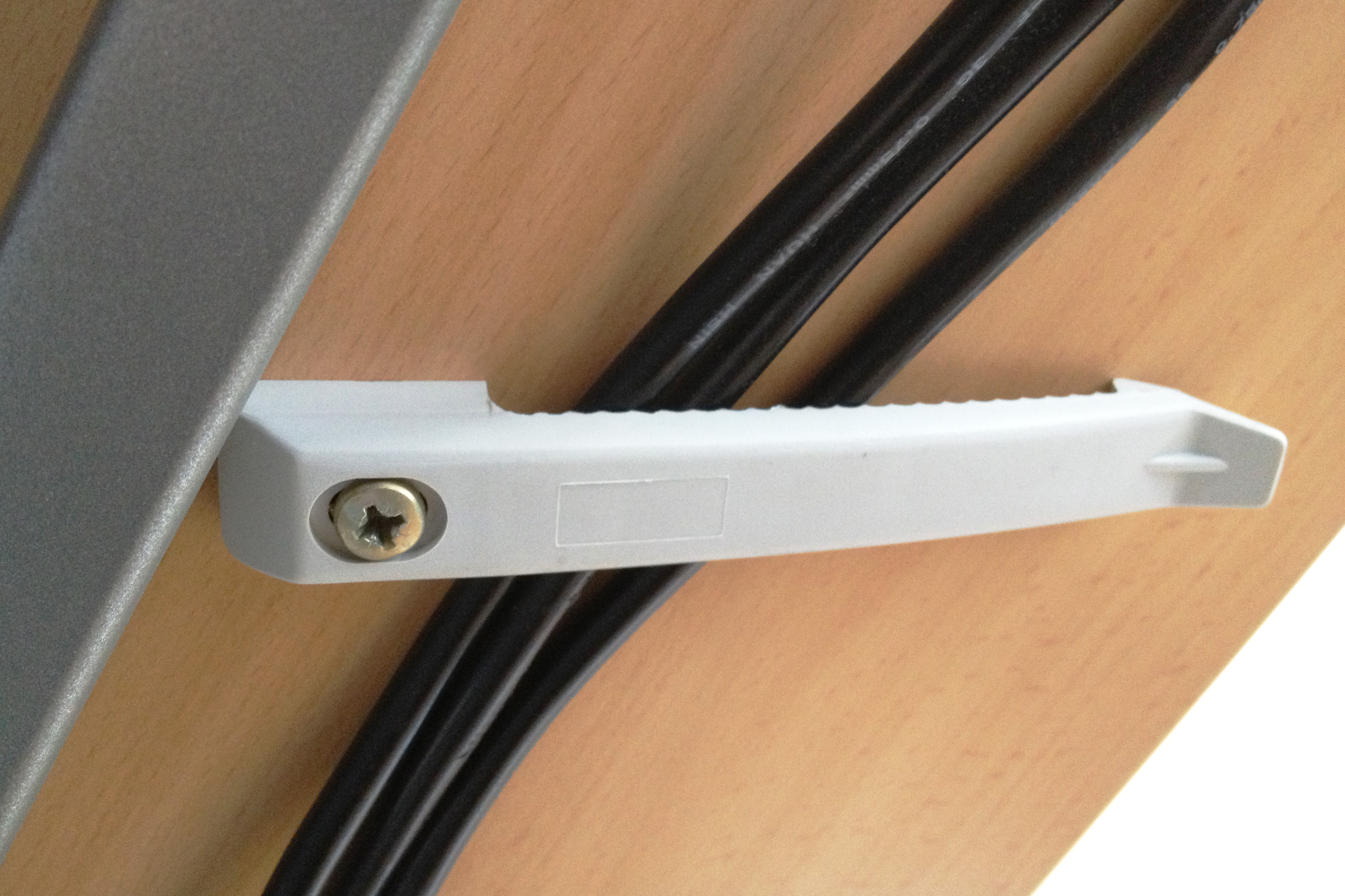 LIGNEA Set mit 5 Kabelklemmen und Schrauben