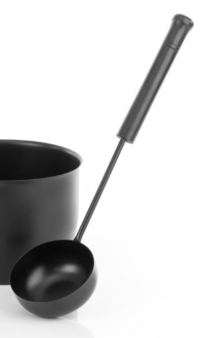 Schöpfkelle mit schwarzer Pulverbeschichtung